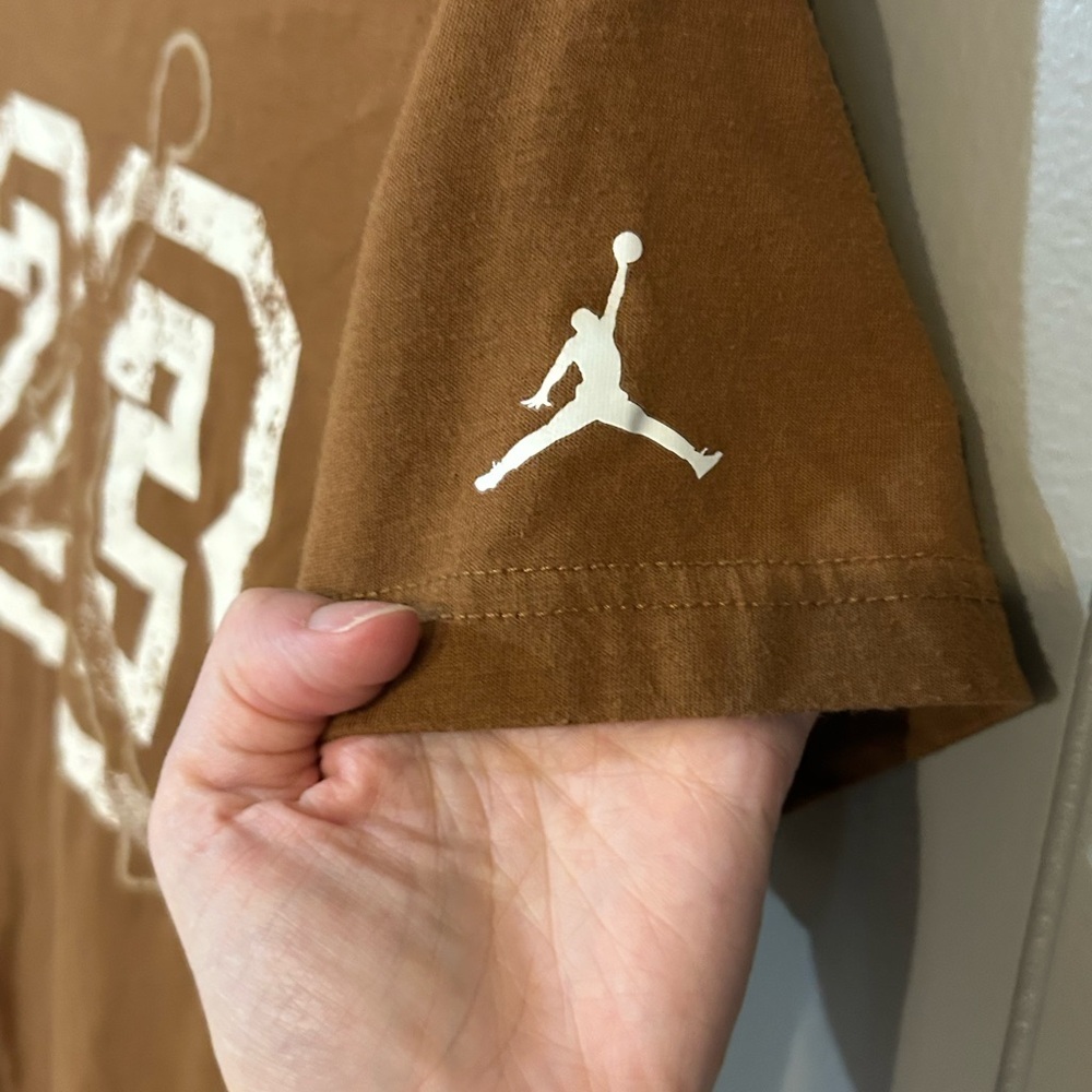 Jordan Brown Short Sleeve '23' Graphic Tee - Picture 4 of 5